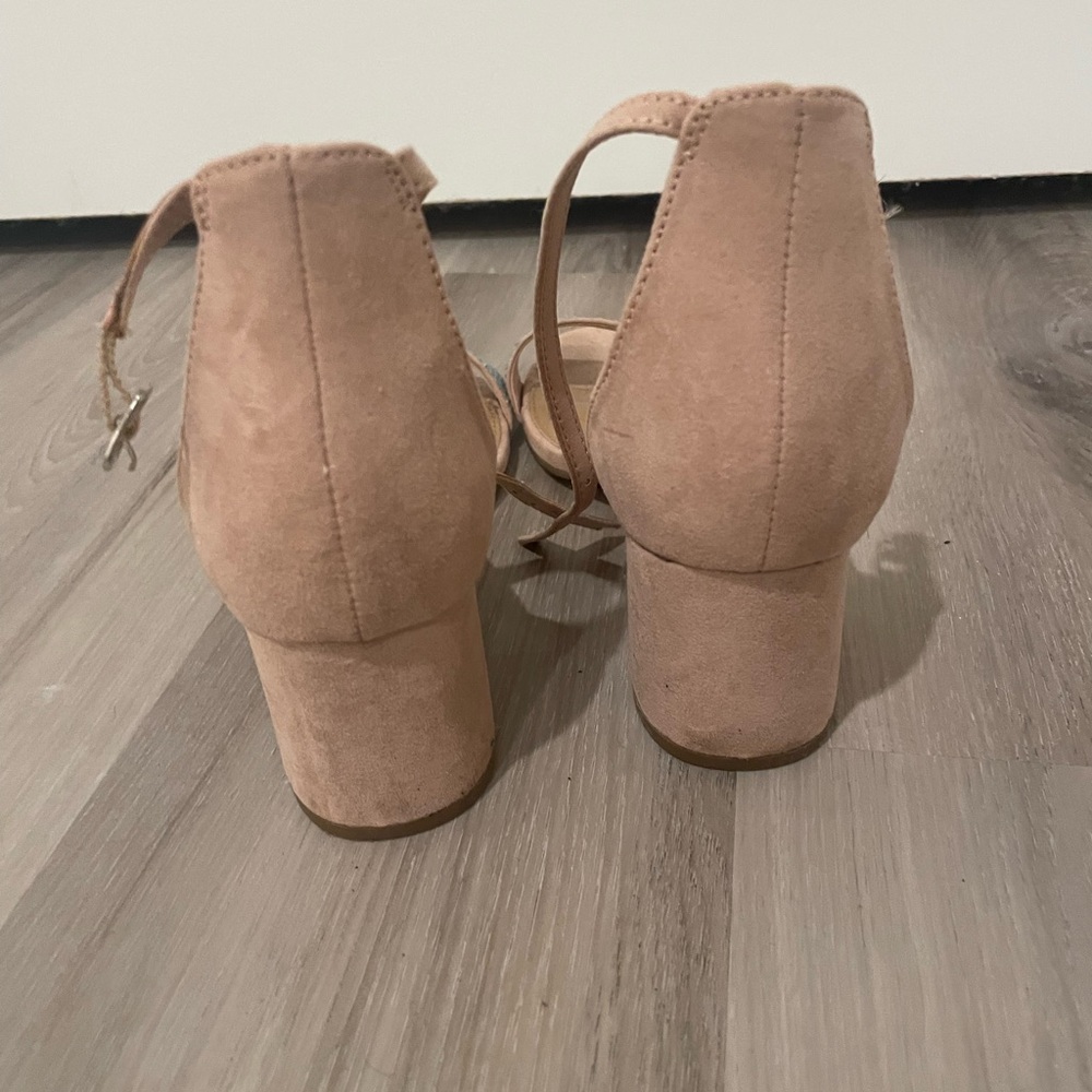 Nude Heels with Sequin Details - Picture 2 of 6